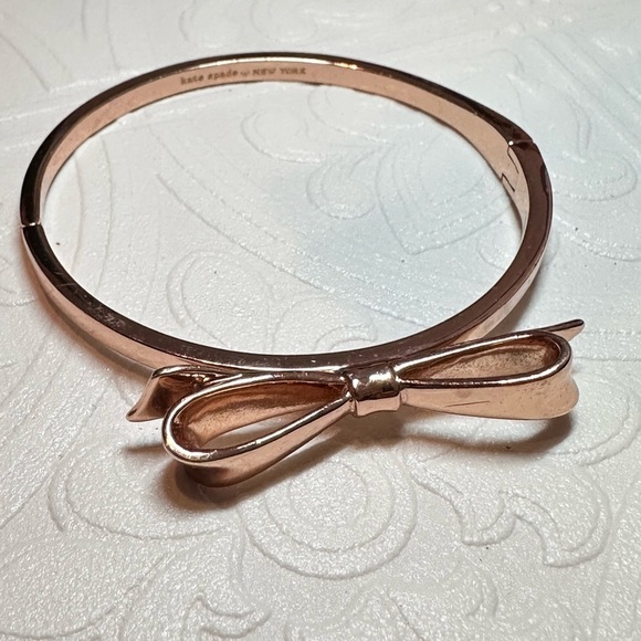 Sold🛍️Kate Spade Love Notes Bangle - Rose Gold Hinged Bangle 1996 Y - Picture 6 of 12